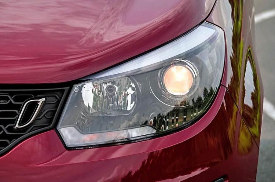 Детали экстерьера Mahindra Marazzo 2018 года  (фото 15 из 21)